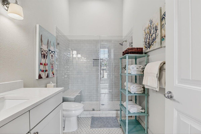 Bathroom 4, Making Waves TC 9108, Nueces