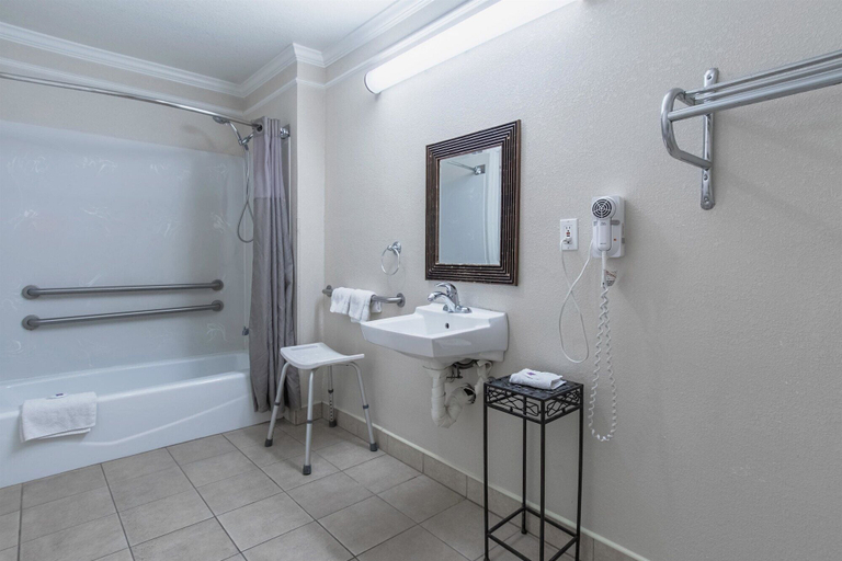 Bathroom 4, Motel 6 Kingsburg, CA, Fresno