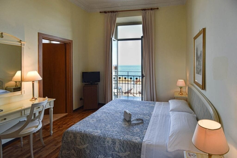 Bedroom 4, Grand Hotel Londra, Imperia