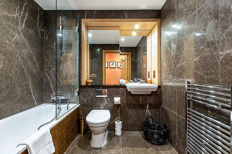 Bathroom 3, Convenient Euston London Apartment, London