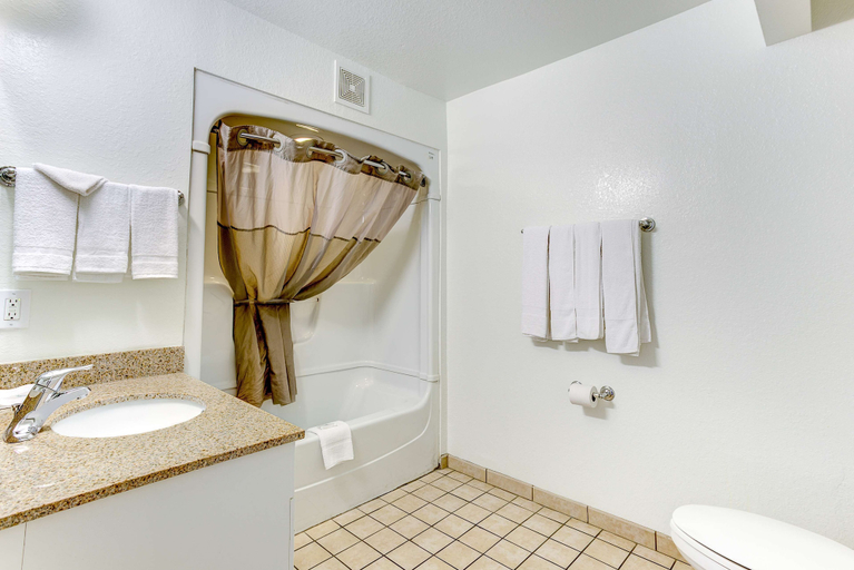 Bathroom 4, Studio 6 Extended Stay - Kissimmee, FL - Orlando, Osceola