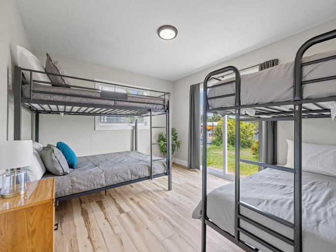 Bedroom 2, Salty Sunrise by Distinctive Beach Rentals, Lee