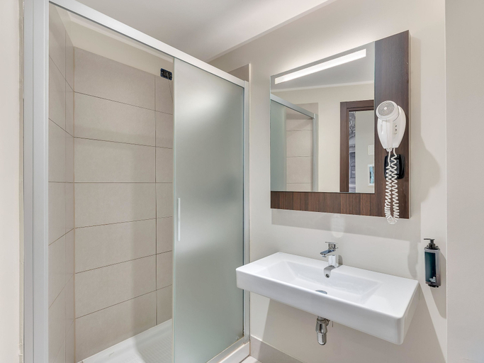 Bathroom 4, B&B HOTEL Bergamo City, Bergamo