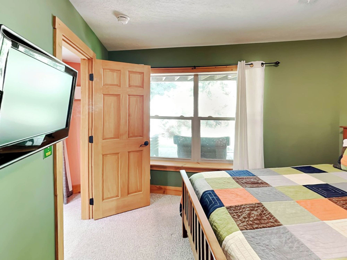 Bedroom 3, Tranquil Dreams by Taylor Made Deep Creek, Garrett