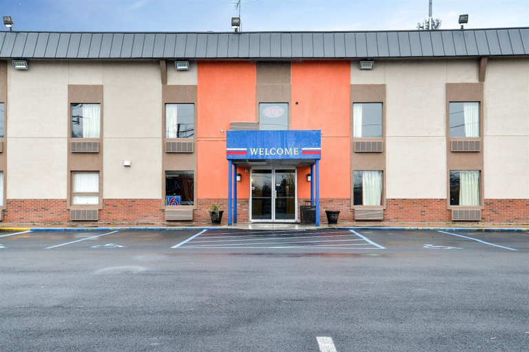 Exterior & Views 2, Motel 6 Toledo, OH, Lucas