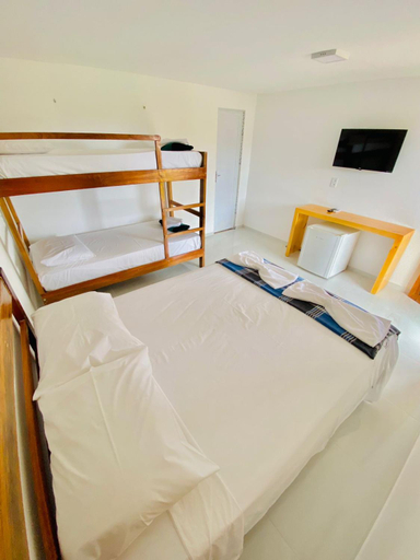 Bedroom 3, Cheguei Prea, Cruz