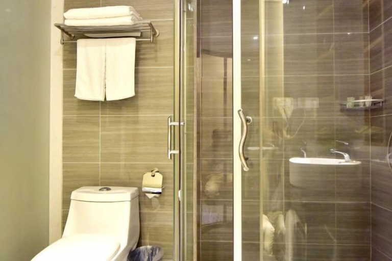 Bathroom 3, Huasheng Holiday Hotel, Jiangmen