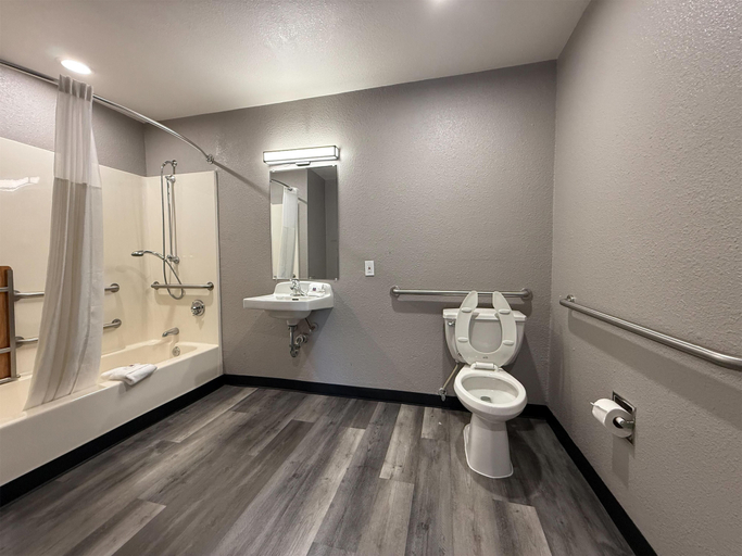 Bathroom 4, Motel 6 Seattle, WA - South, SeaTac