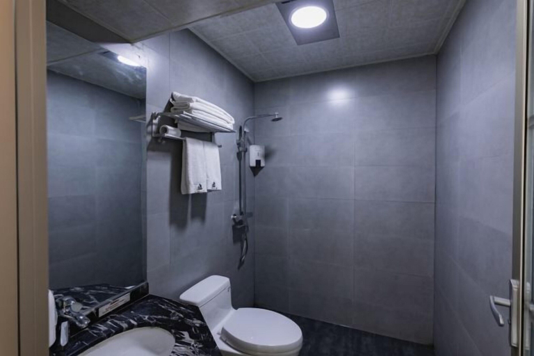Bathroom 4, Lanzhou Jinyuan Zhijia Hotel, Lanzhou