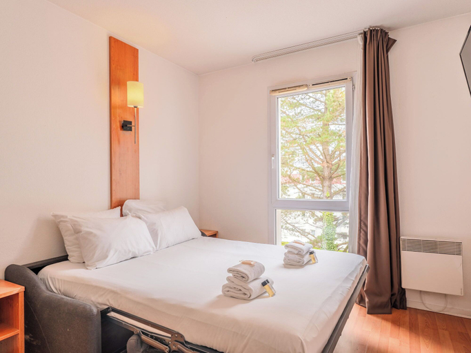 Bedroom 2, Sejours & Affaires Nantes La Beaujoire, Loire-Atlantique