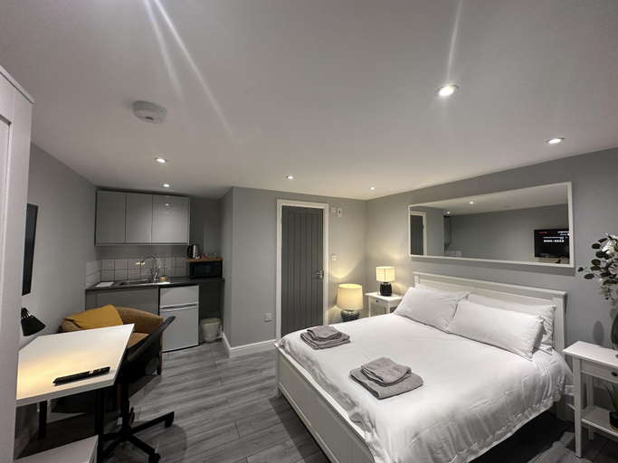 Bedroom, Beautiful 1-bed Modern Luxury Apartment in Luton, Luton