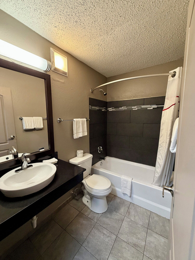 Bathroom 4, Baymont by Wyndham Findlay, Hancock