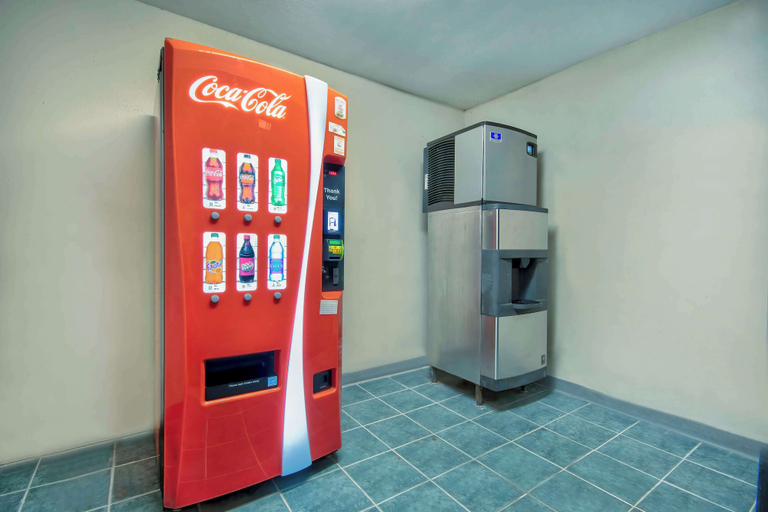 Food & Drinks, Motel 6 Texarkana, TX, Bowie