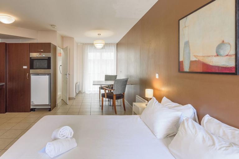 Bedroom 2, ResidHotel Toulouse Centre, Haute-Garonne