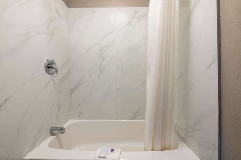 Bathroom 4, Motel 6 Charlotte, NC - Coliseum, Mecklenburg