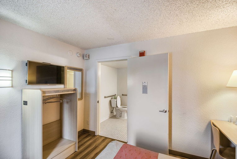 Bedroom 3, Motel 6 Everett, WA - South, Snohomish