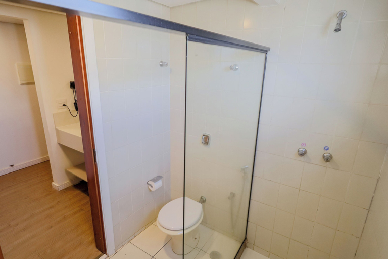Bathroom 4, Antonio's Palace Hotel, Piracicaba