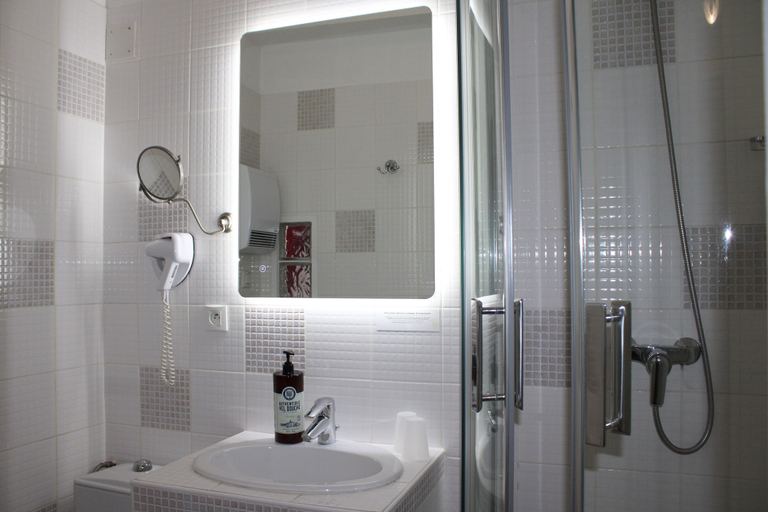 Bathroom 5, Hotellerie de l'Esplanade, Var