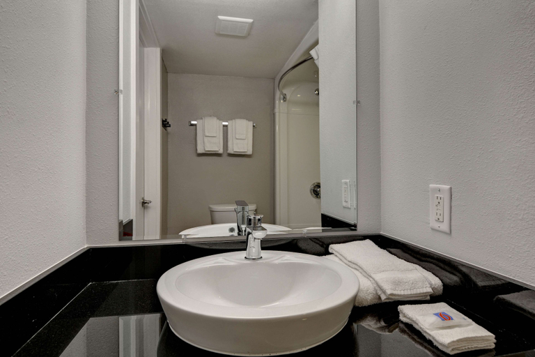 Bathroom 4, Studio 6 Extended Stay - Jacksonville, FL - Baymeadows, Duval