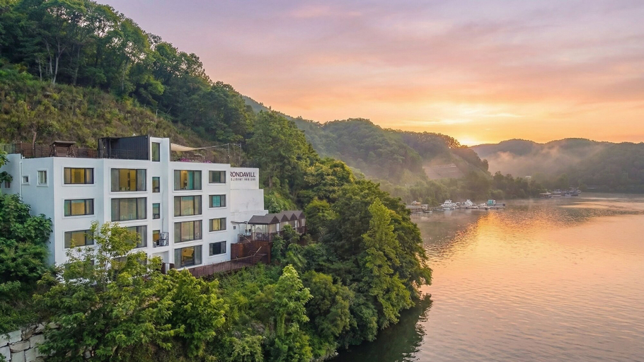 Exterior & Views 2, Gapyeong Rondavill Pension, Gapyeong