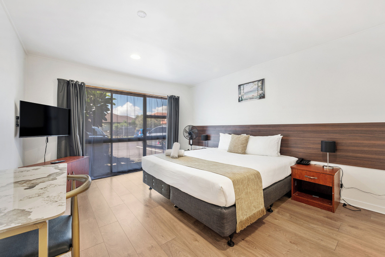 Bedroom 5, Auckland Airport Easy Hotel, Manukau