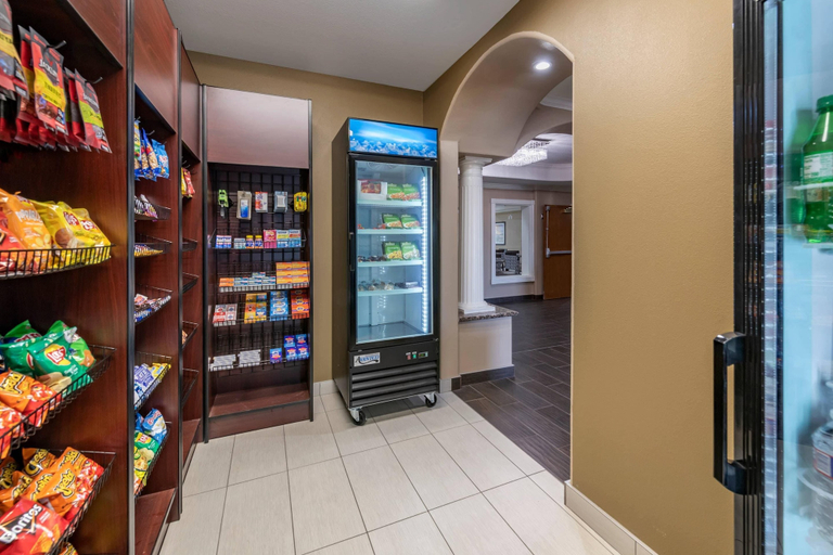Food & Drinks 5, Comfort Inn & Suites Lubbock West, Lubbock