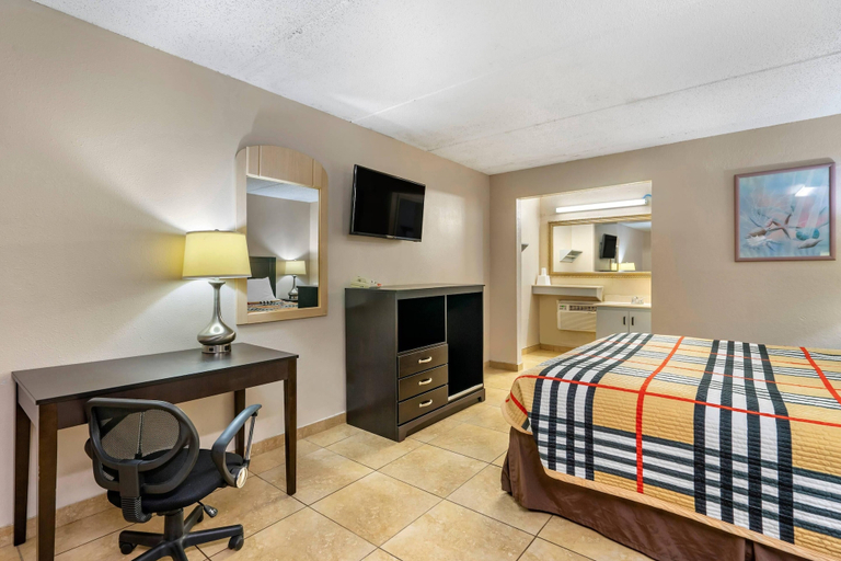 Bedroom 3, Rodeway Inn Clearwater - Dunedin, Pinellas