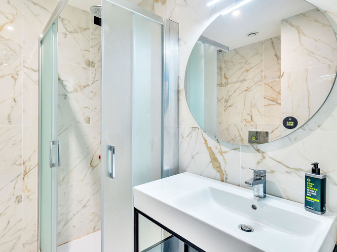 Bathroom 4, B&B Hotel Milano Aosta, Milano
