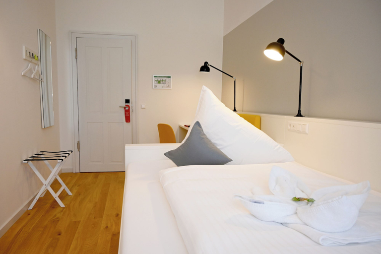 Bedroom 3, Hotel Brandenburger Dom GmbH, Brandenburg an der Havel