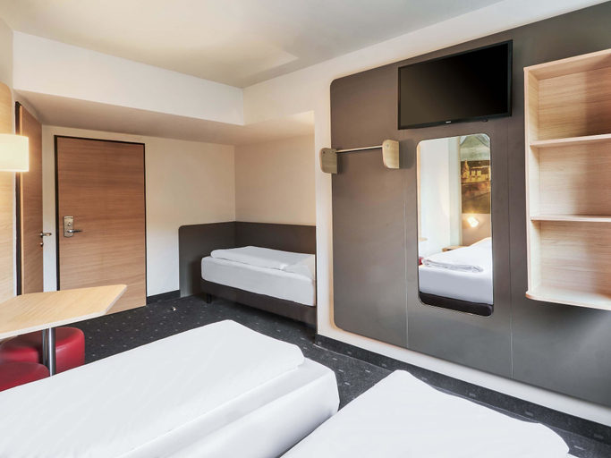 Bedroom 3, B&B HOTEL Würzburg-City, Würzburg