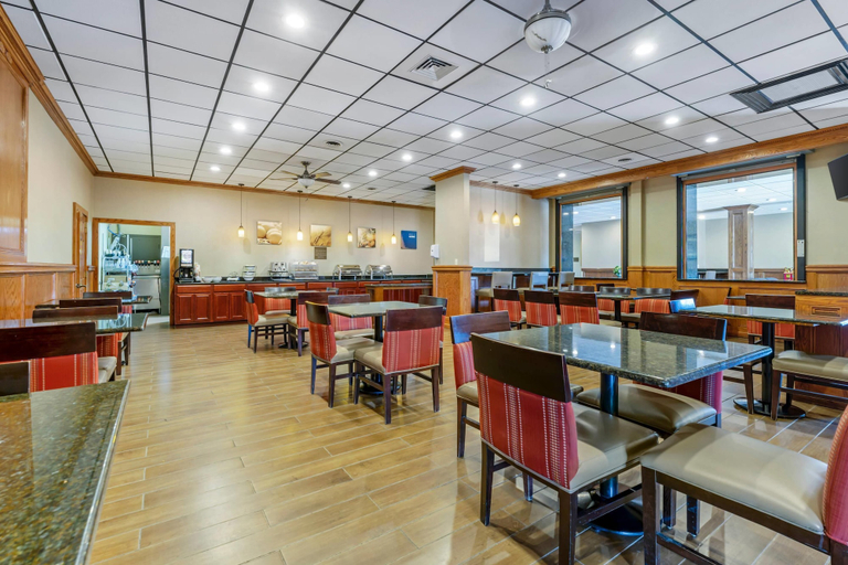 Food & Drinks 5, Comfort Inn & Suites Triadelphia - Wheeling, Ohio