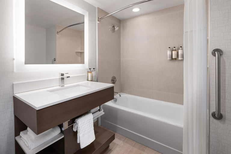 Bathroom 5, Aiden by Best Western Berkeley, Alameda