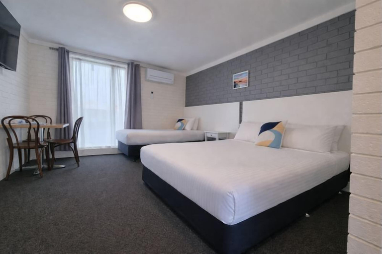 Bedroom 2, Busselton Motel, Busselton