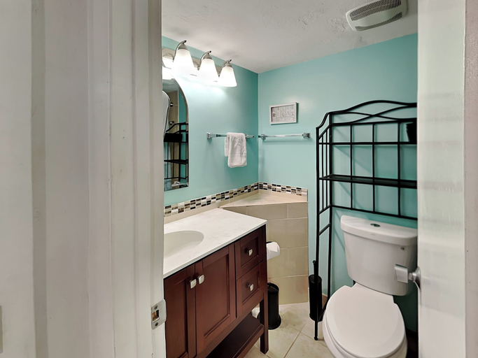 Bathroom, Sunglow Resort 305 by Distinctive Beach Rentals, Volusia