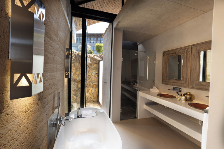 Bathroom 5, Angels View, Ehlanzeni