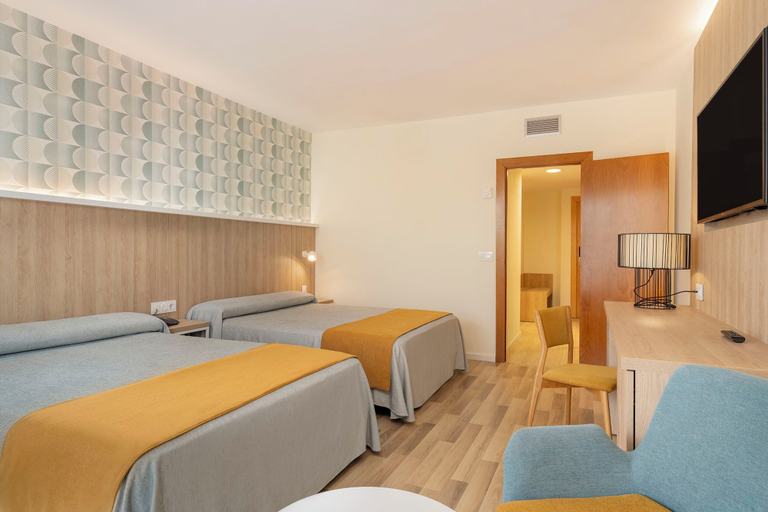 Bedroom 4, Peniscola Plaza Suites, Castellón