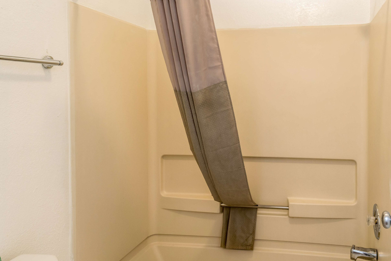Bathroom 4, Motel 6 Florence, KY - Cincinnati Airport, Boone