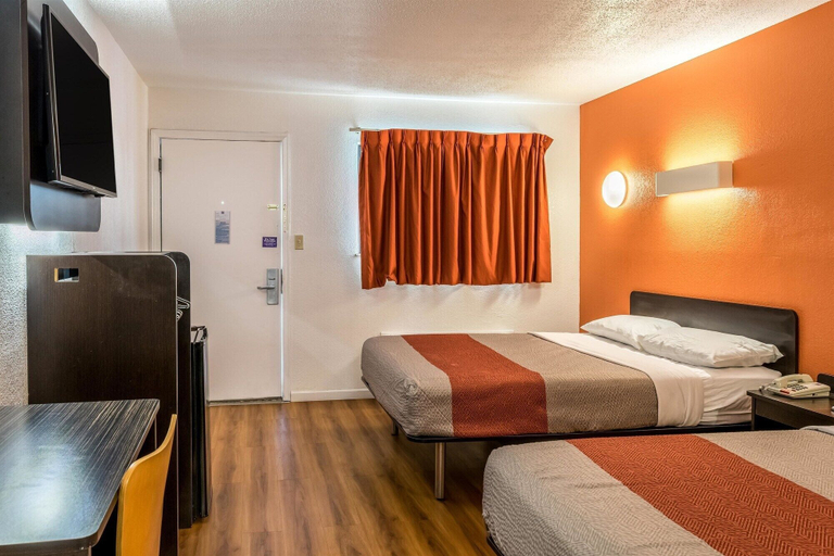 Bedroom 3, Motel 6 Florence, KY - Cincinnati Airport, Boone