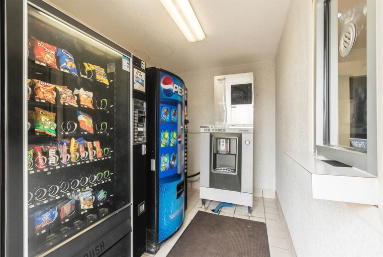 Food & Drinks 5, Motel 6 Crawfordsville, IN, Montgomery