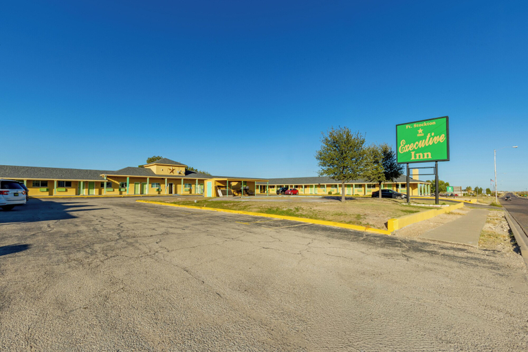 Exterior & Views 2, Executive Inn, Pecos