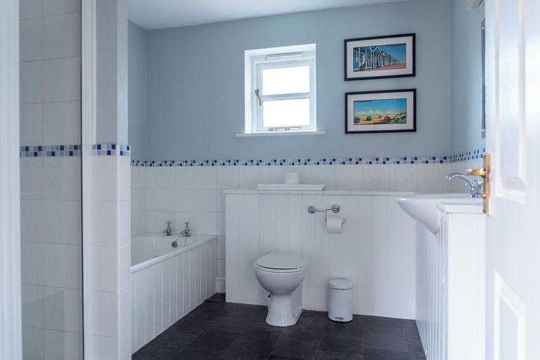 Bathroom 3, The Plough, Suffolk