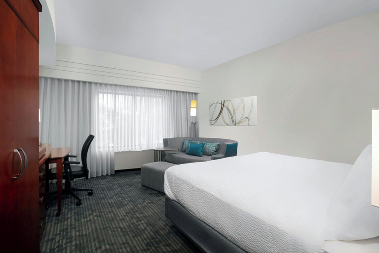 Bedroom 4, Courtyard by Marriott Jacksonville I-295/East Beltway, Duval