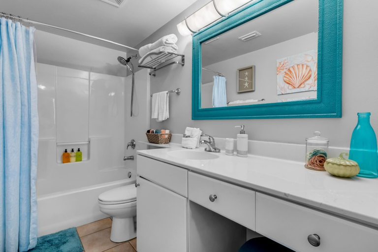 Bathroom 4, Shores of Panama 1117, Bay