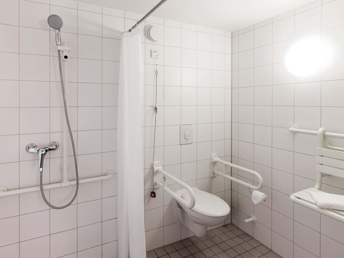 Bathroom 5, B&B HOTEL Koblenz-Nord, Koblenz