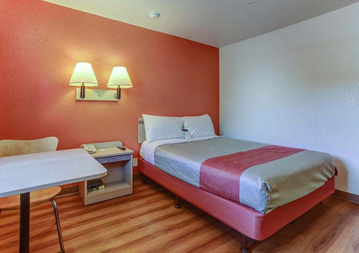 Bedroom 3, Motel 6 Grants Pass, Josephine