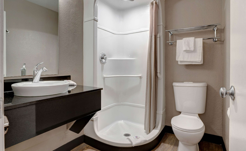 Bathroom 4, Motel 6 Bakersfield, CA - South, Kern