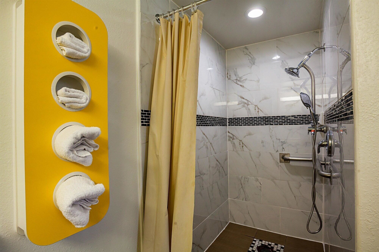 Bathroom 4, Motel 6 Ventura, CA - Downtown, Ventura