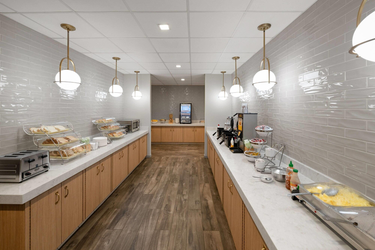 Food & Drinks 5, La Quinta Inn & Suites by Wyndham Paso Robles, San Luis Obispo