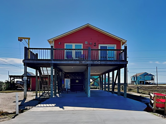 Exterior & Views, Tiki Time by Miss Kitty’s, Aransas