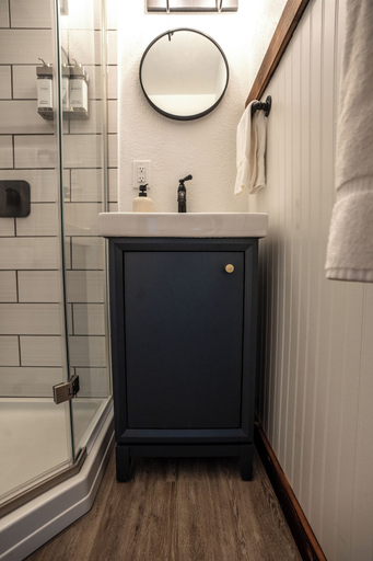 Bathroom 3, Columbia Point Resort, Stevens